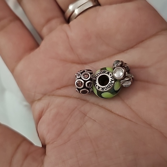 NIB/NIP Pandora Bracelet & Polishing Cloth With (8) Pre-Loved Beads - Picture 6 of 12